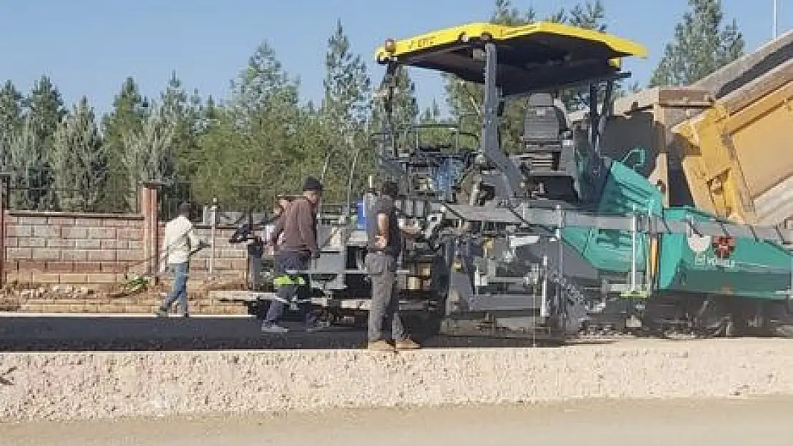 SİİRT HAVALİMANI YOLUNDA BETON ASFALT ÇALIŞMASI