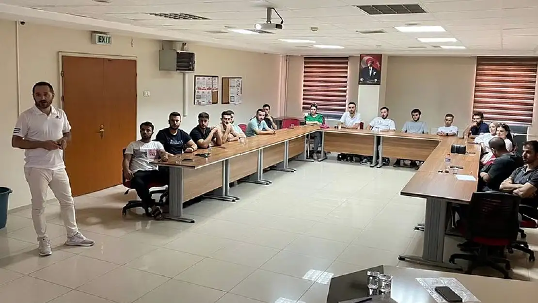 Siirt İl Ambulans Servisi Personeline Adli Vaka ve Maddi Delil Yaklaşımı Eğitimi Verildi