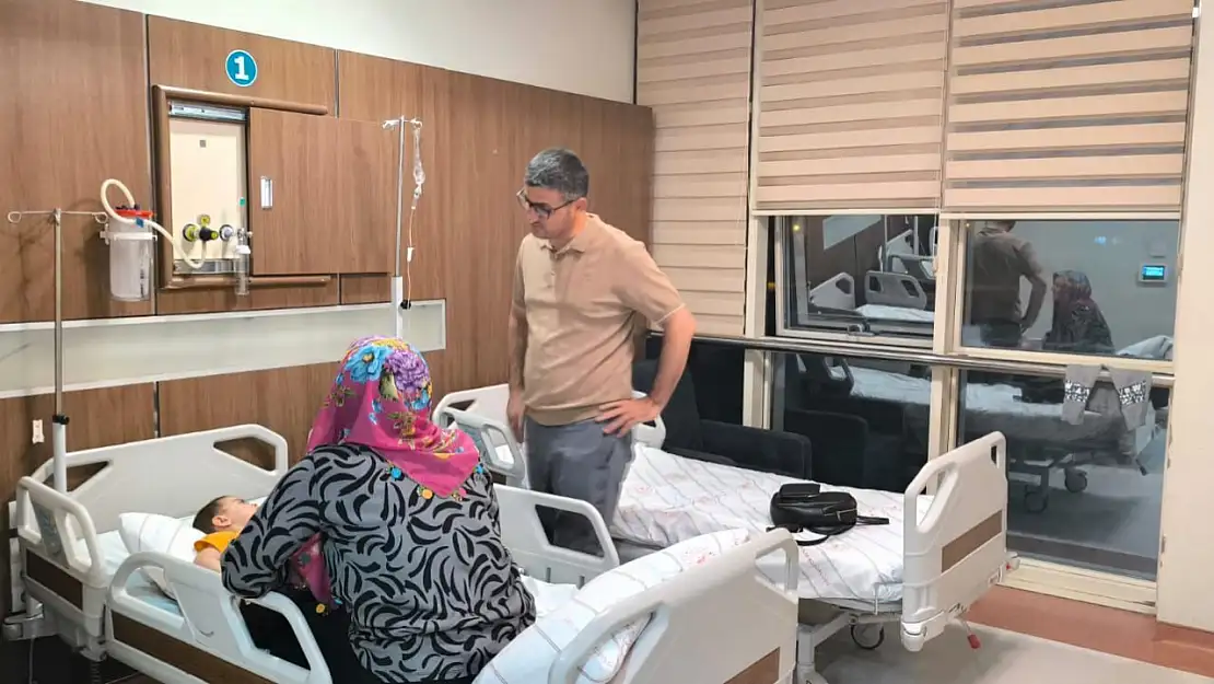 Siirt İl Sağlık Müdürü'nden Gece Mesaisi: Hastanelerde Denetim ve Hasta Ziyaretleri