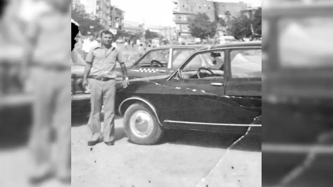 Siirt'in İlk Taksi Durağına Ait Nostaljik Fotoğraf Ortaya Çıktı