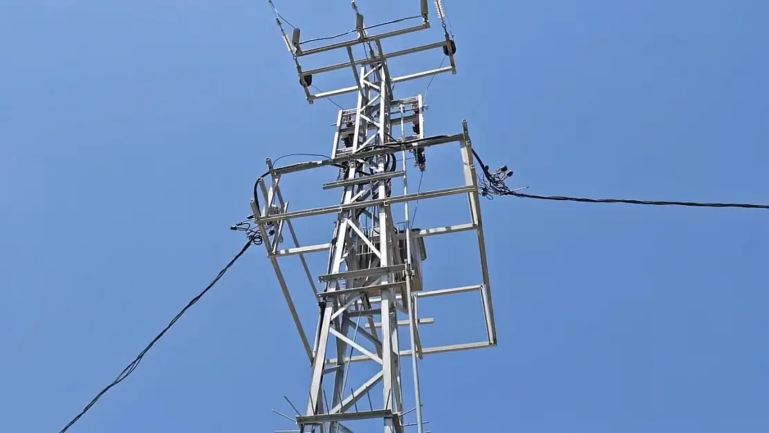 Siirt'in Pervari İlçesinde Bir Mezra İlk Kez Elektriğe Kavuştu