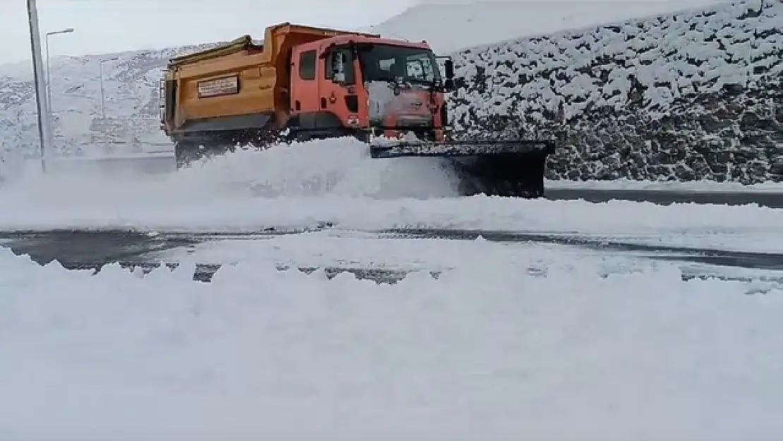 Siirt Karayolları Ekiplerince Kapanan Köy Yolları Açıldı
