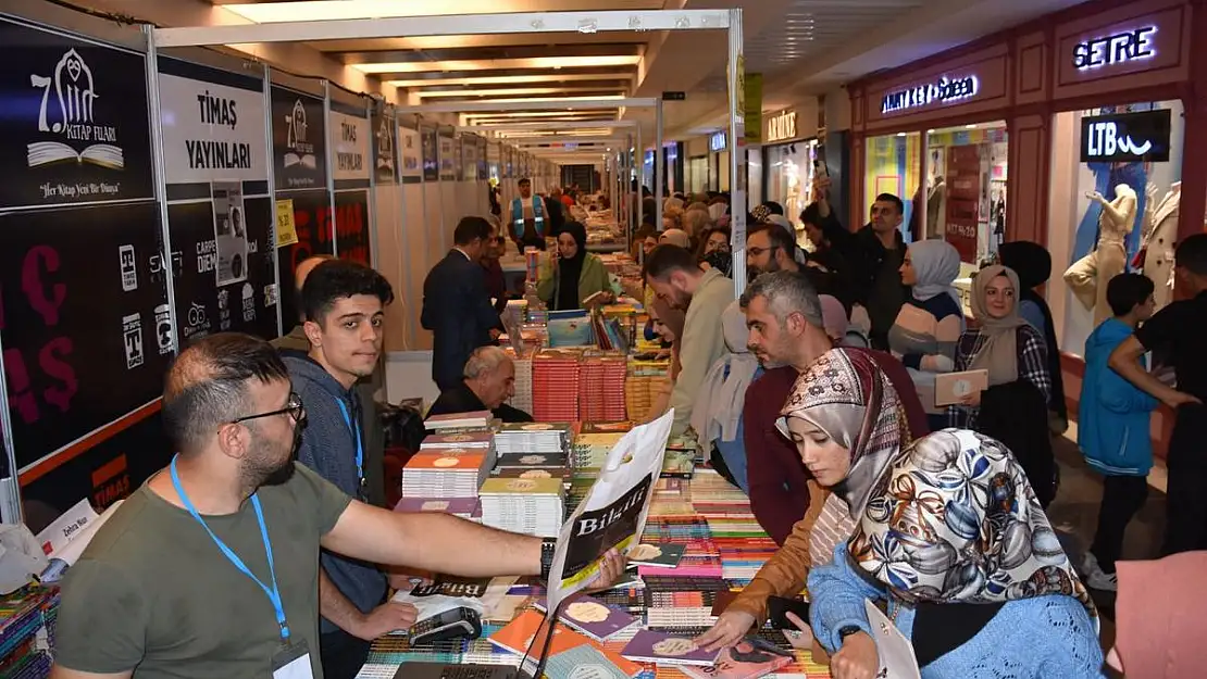 SİİRT KİTAP FUARINA YOĞUN İLGİ