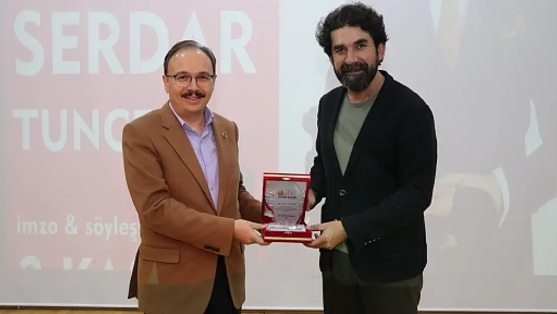Siirt Kitap Fuarında Yazar Serdar Tuncer'e Yoğun İlgi Vardı