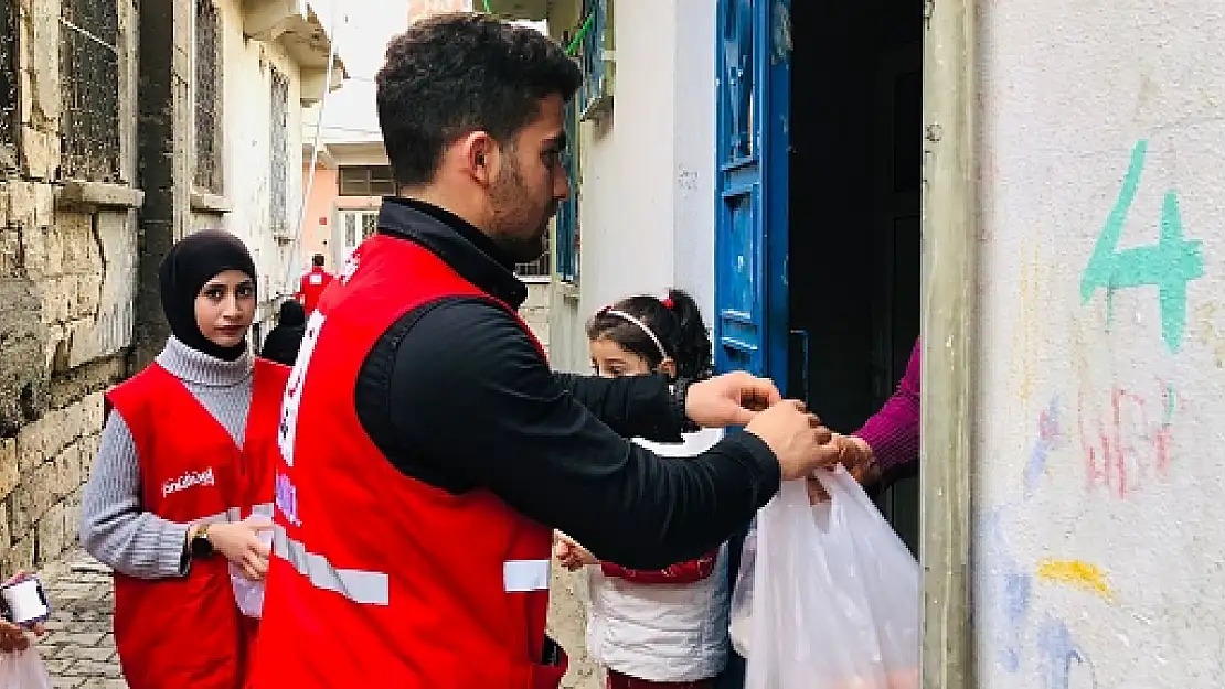 Siirt Kızılay Şube Başkanlığı, Her Gün 400 Aileye Üç Çeşit Yemek Dağıtımı Yapıyor