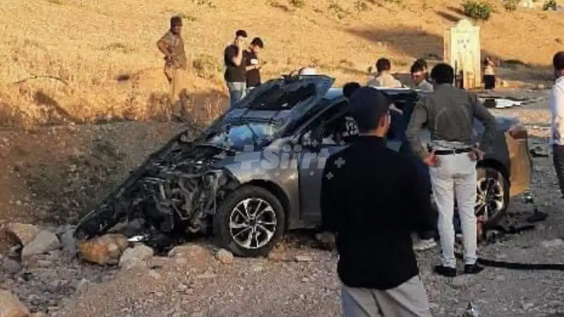 Siirt, Kurtalan'da Kontrolden Çıkan Otomobil Koyun Sürüsüne Daldı, 2 Kadın Yaralandı