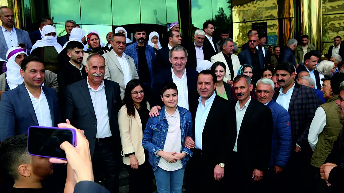 Siirt Milletvekili ve DEM Parti Eş Genel Başkanı Tuncer Bakırhan'dan Siirt Belediyesine Hayırlı Olsun Ziyareti