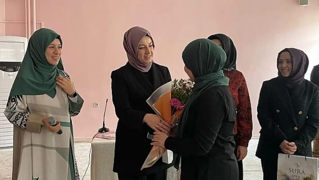 Siirt Müftülüğü'nden 'Ailede Değerler ve Kadın' Konferansı