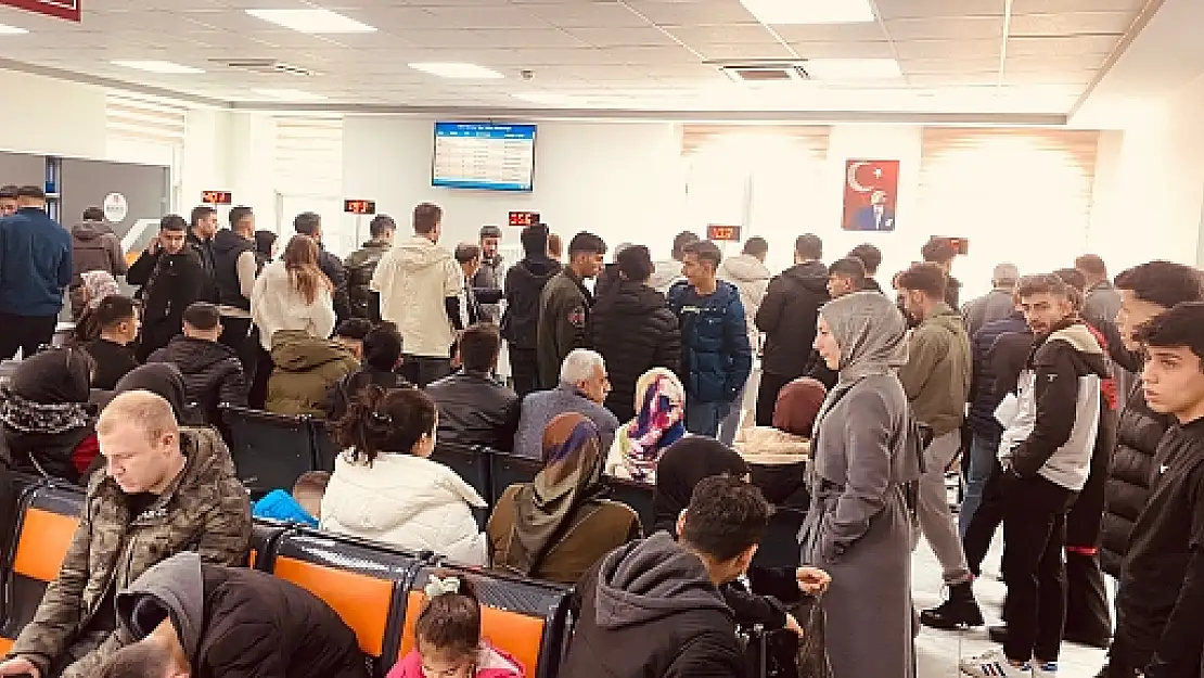 Siirt Nüfus Müdürlüğünde Kimlik ve Ehliyet Değişim Yoğunluğu