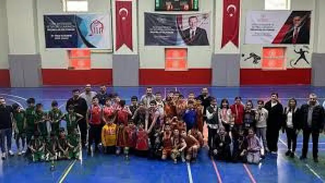 Siirt Orgeneral Salih Omurtak Ortaokulu Basketbolda Bölge Birincisi Oldu