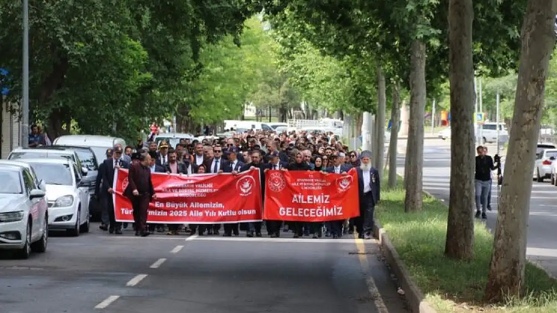 Siirt, Şırnak Diyarbakır, ve Elazığ'da 'Aile Haftası' Kapsamında Kortej Yürüyüşleri Düzenlendi