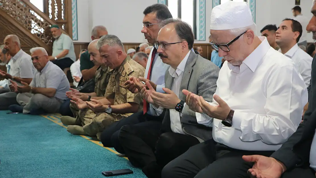 Siirt'te 15 Temmuz Şehitleri İçin 1111 Hatimle Anma Programı