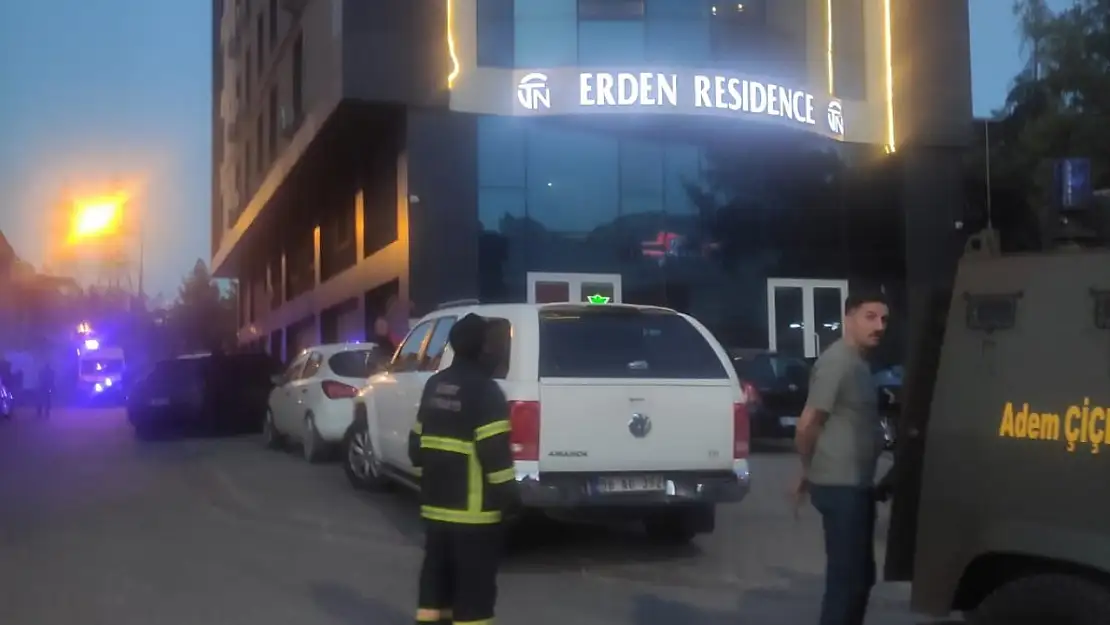 Siirt'te Barden Otel Yakınında İntihar Girişimi: Şahıs İkna Edildi