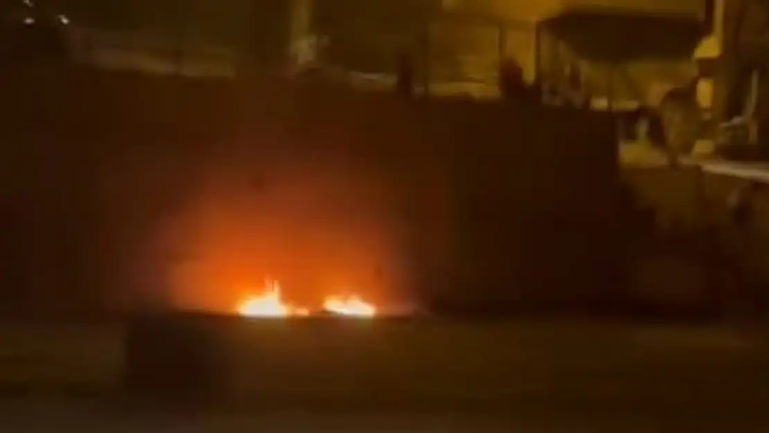 Siirt'te Çocuk Parkında Ateş Yaktılar, Tepki Üzerine Kaçtılar