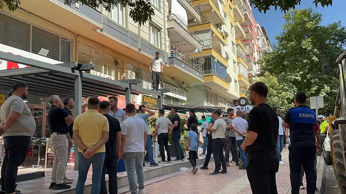Siirt'te Esnaf ile Zabıta Arasında 'Çatı' Gerginliği