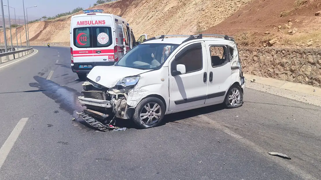 Siirt'te Feci Kaza: Araç Duvara Çarptı, 6 Kişi Yaralandı