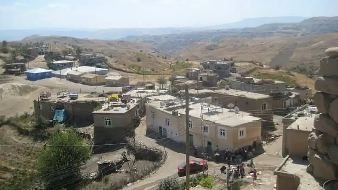 Siirt'te İki Köyde Muhtarlar Sandıkla Belirlendi: Seçmenler Yeni Yönetimini Seçti