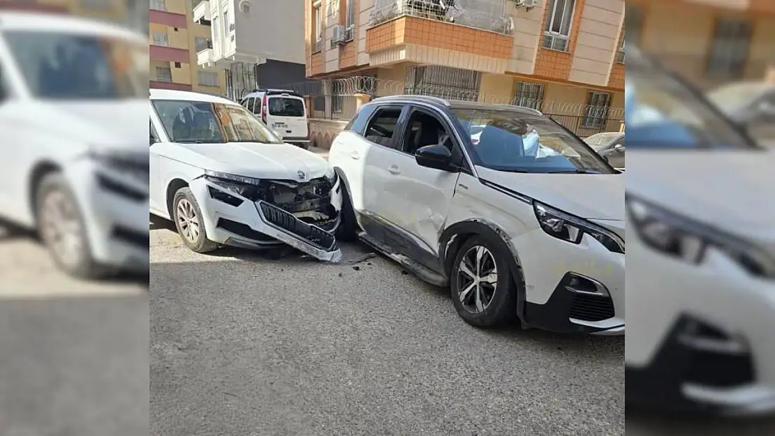 Siirt'te Maddi Hasarlı Kaza: Araçlar Kullanılamaz Hale Geldi