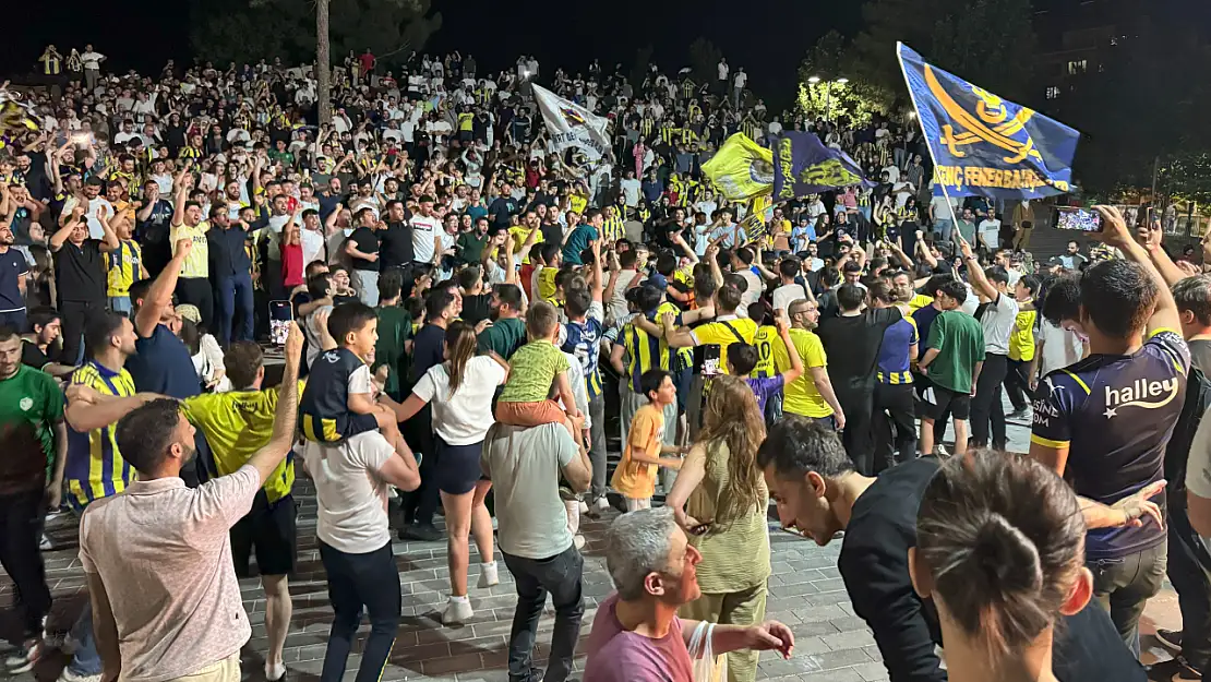 Siirt'te Şampiyonluk Coşkusu: Fenerbahçe Taraftarı Kızlar Tepesi'nde EuroLeague Zaferini Kutladı