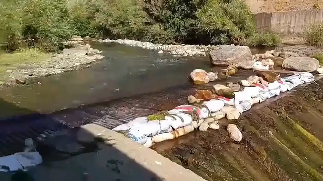 Siirt'te Su Hatlarında Yenileme ve Temizlik Çalışması Yapıldı