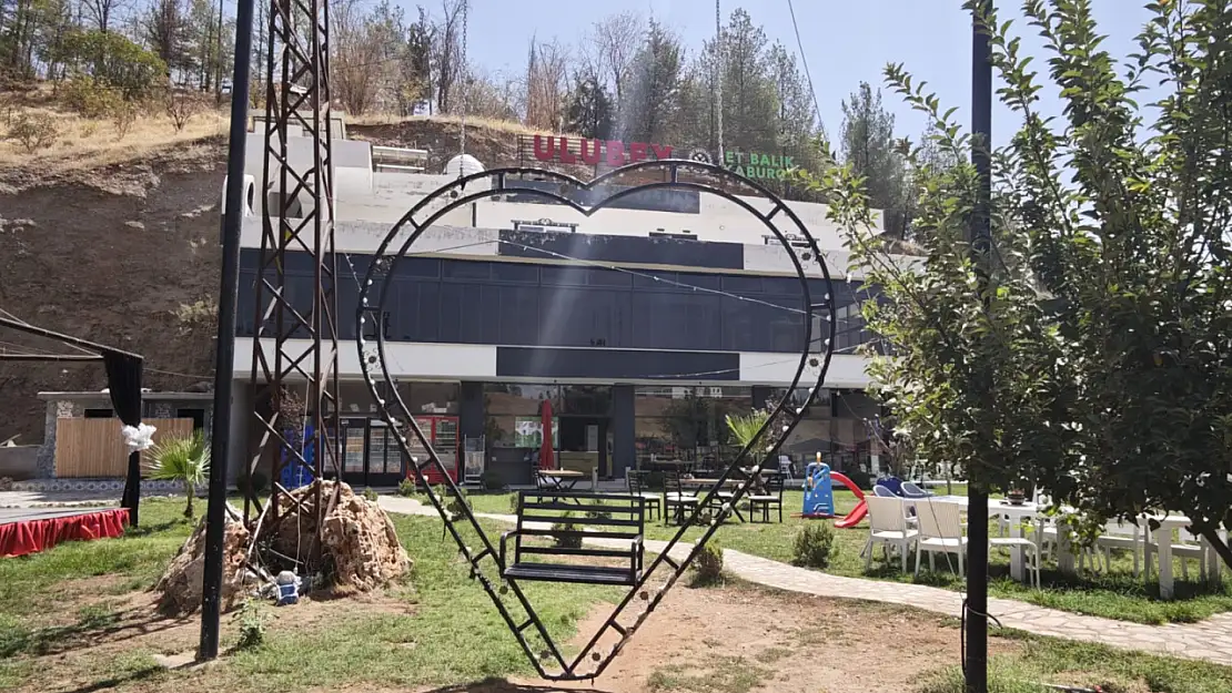 Siirt'te Ulubey Et Balık Restoran'da Cumartesi Akşamları Canlı Müzik Keyfi
