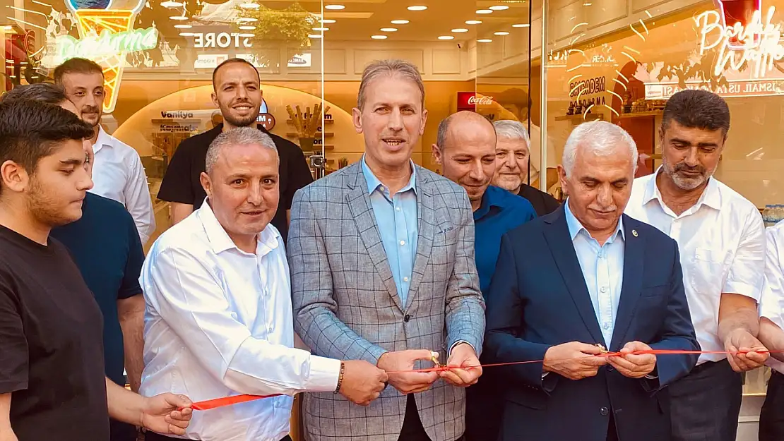 Siirt'te Yeni İş Yeri ''Bal Badem Dondurma'' Açıldı