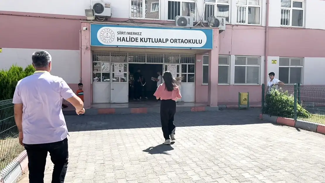 Siirt'te YKS Heyecanı: Öğrenciler Zamanla Yarıştı