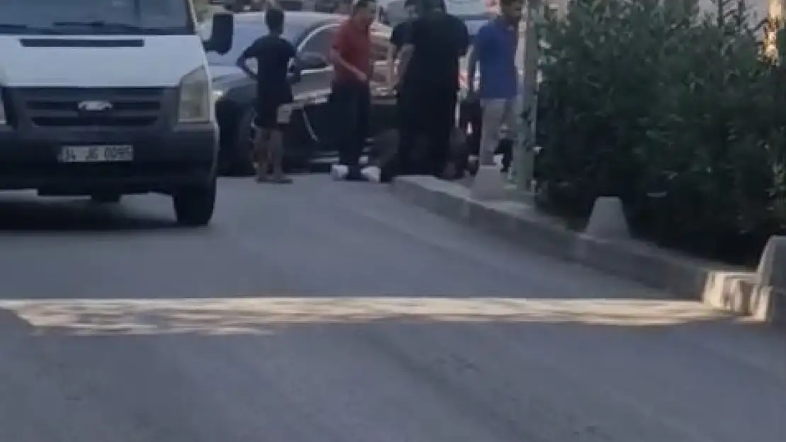Siirt'te yolun karşısına geçmek isteyen kadına otomobil çarptı