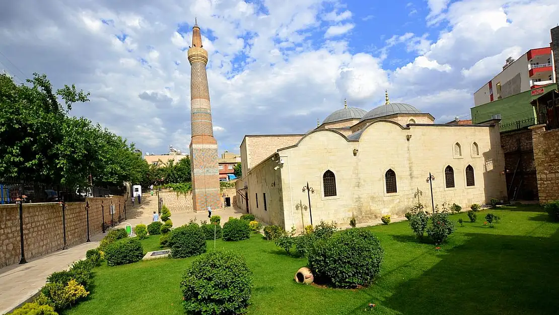 Siirt Ulu Camii Neden Yer Seviyesinin Çok Altında