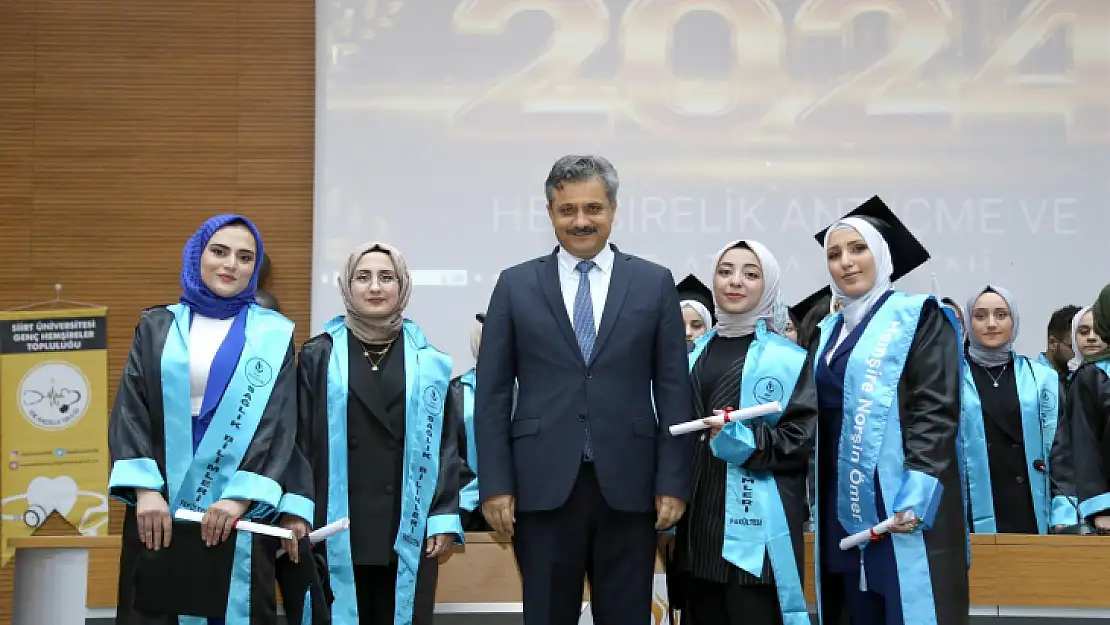 Siirt Üniversitesi Sağlık Bilimleri Fakültesi'nde Mezuniyet Coşkusu