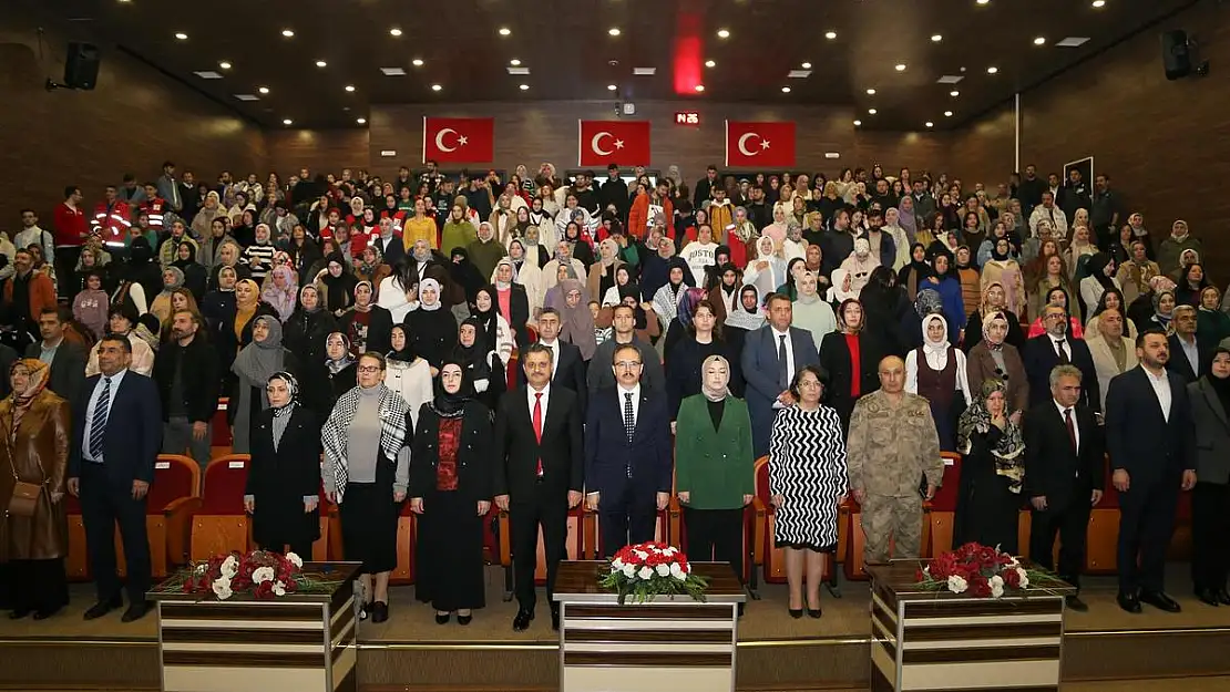 Siirt Üniversitesinde  'Dünya Kadınlar Günü' Konferansı