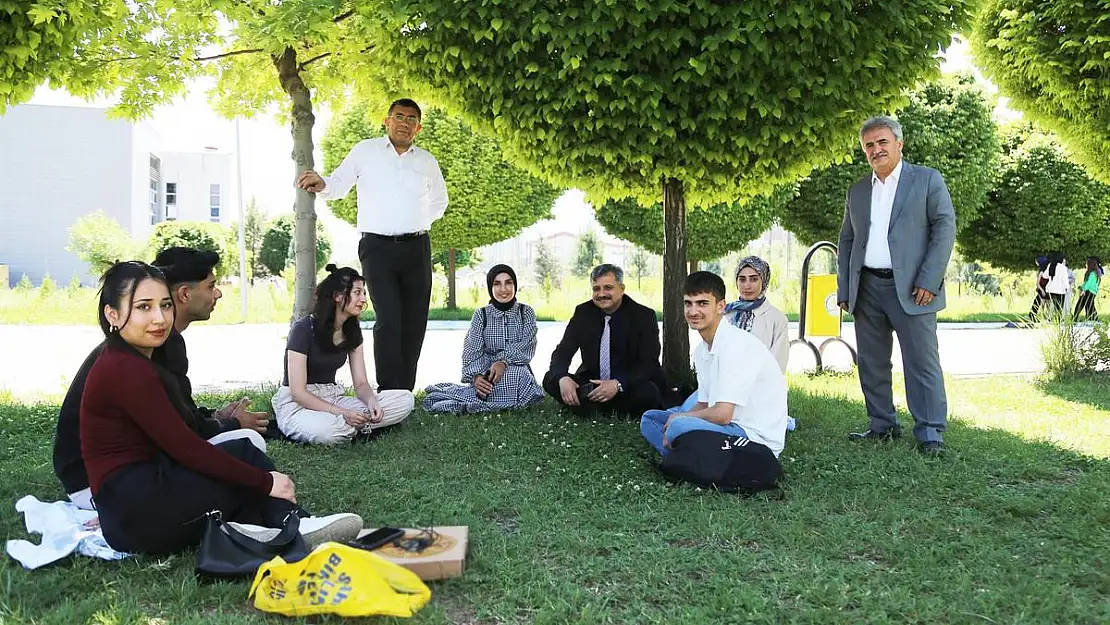 Siirt Üniversitesinde Rektör-Öğrenci Kaynaşması