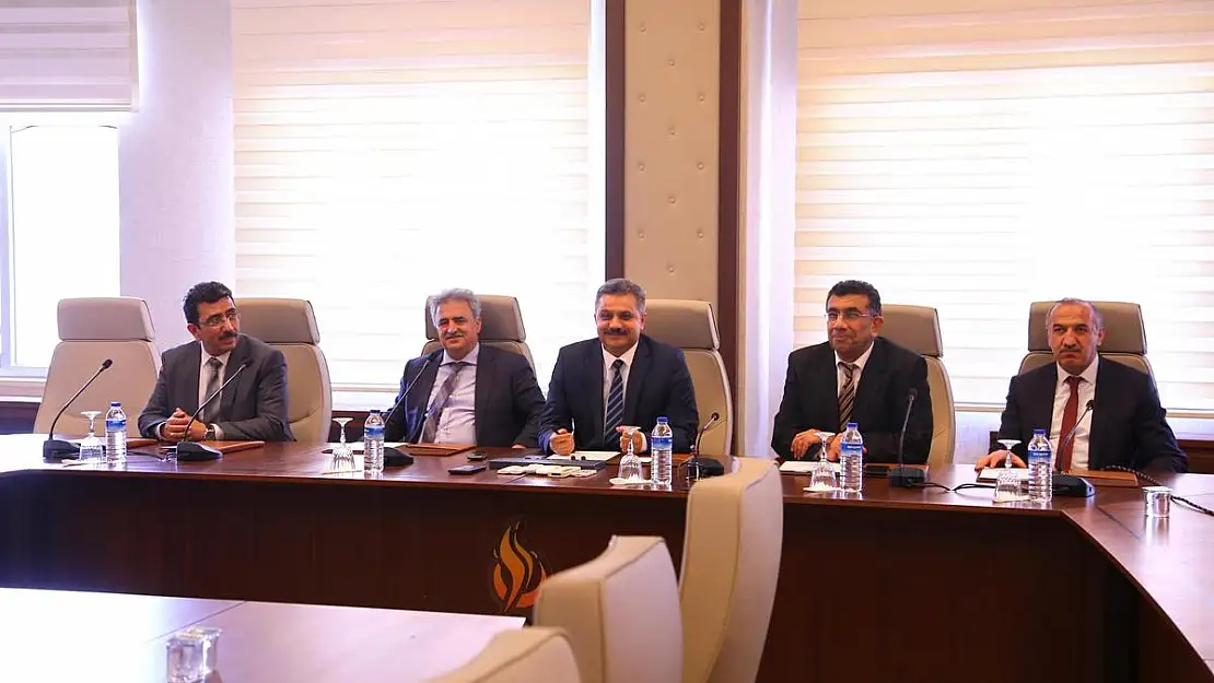 Siirt Üniversitesi'nde Tıp Fakültesi Değerlendirme Toplantısı Yapıldı