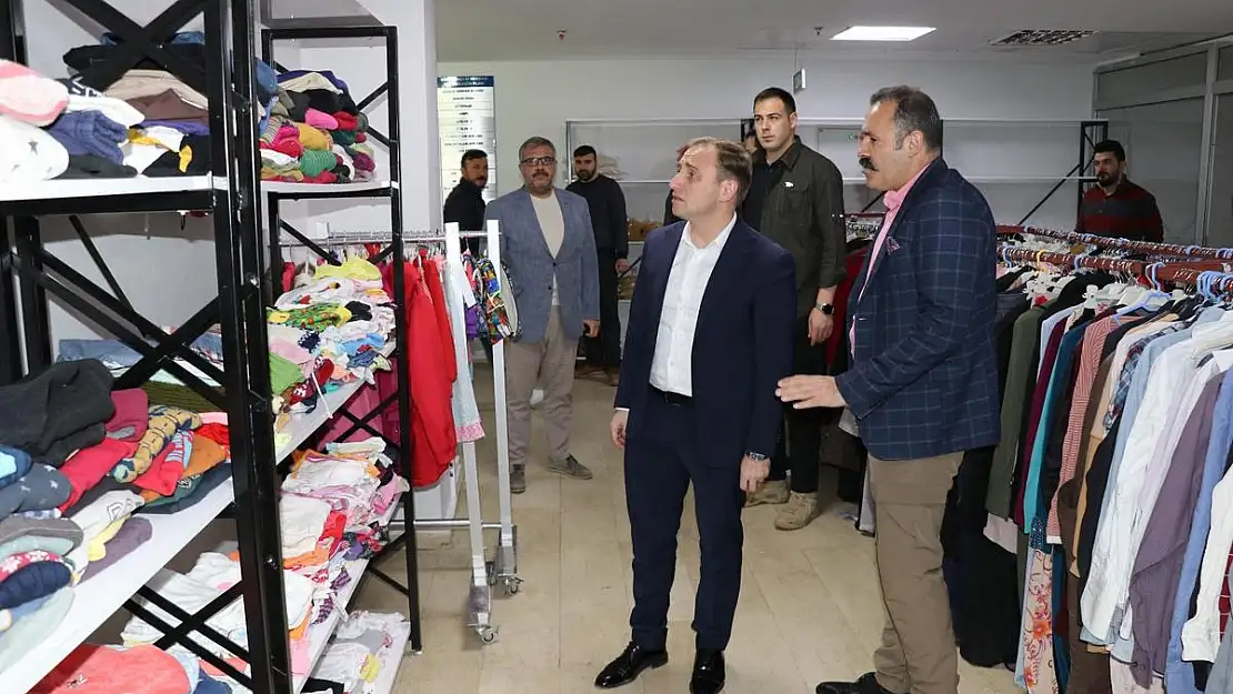 SİİRT VALİ VEKİLİ ABDULHAMİT MUTLU, DEPREMZEDE AİLELERİ ZİYARET ETTİ