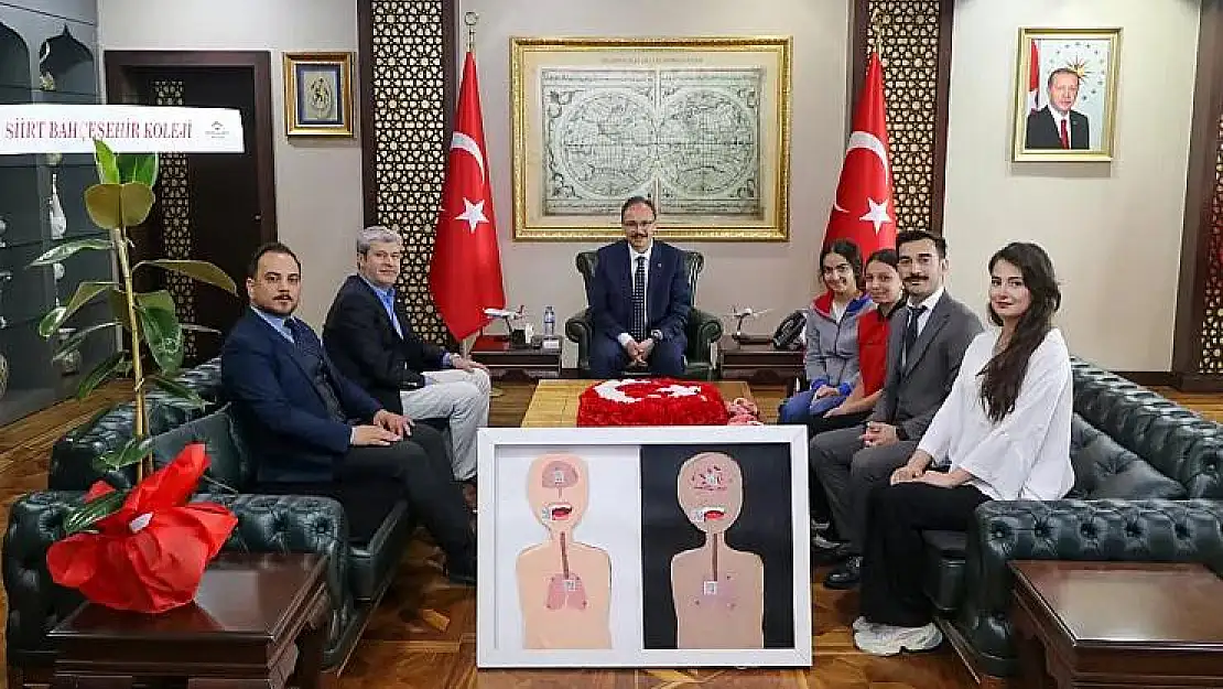 Siirt Valisi Kızılkaya, TÜBİTAK Bölge Birincisi Öğrencileri Makamında Ağırladı