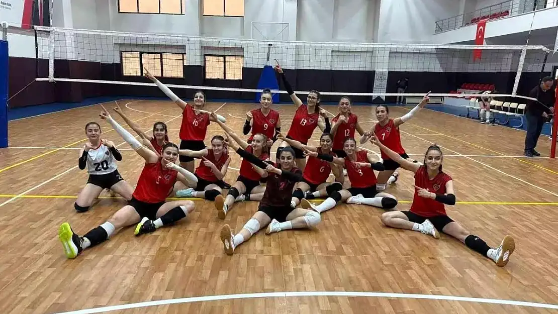 Siirt, Van, Hakkari ve Şırnak Kadın Voleybol Takımlarının Katıldığı Bölge Şampiyonasını Van Ekibi Kazandı