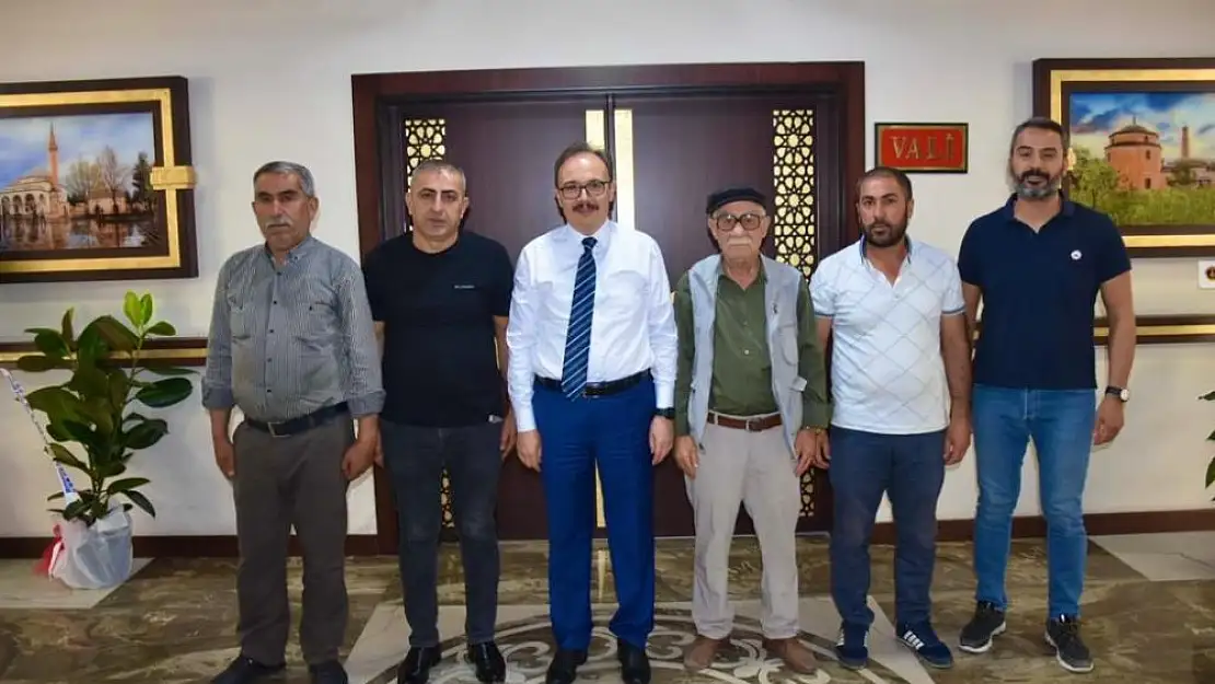 Siirt Yaş Meyve ve Sebze Komisyoncuları Derneğinden Vali Kızılkaya'ya  Hayırlı Olsun Ziyareti