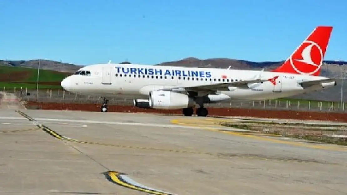 Siirt Yolcu Uçağı, Kuş Kazası Nedeniyle Uçuşunu Erteledi