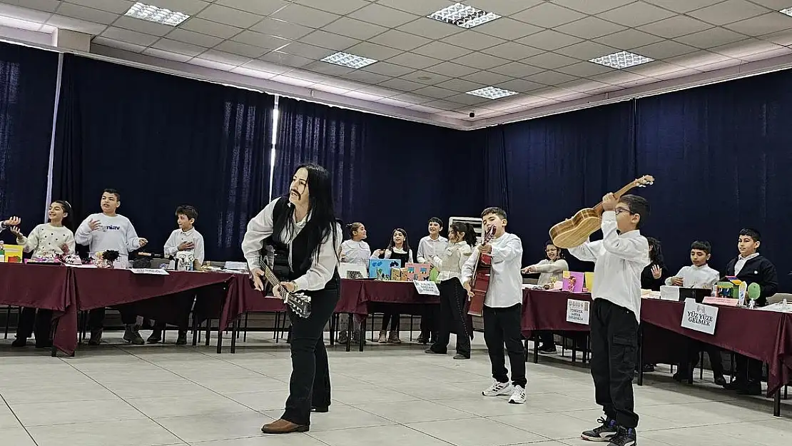 Siirt Yunus Emre İlkokulu'nda 'Dilimizin Zenginlikleri' Sergisi Açıldı