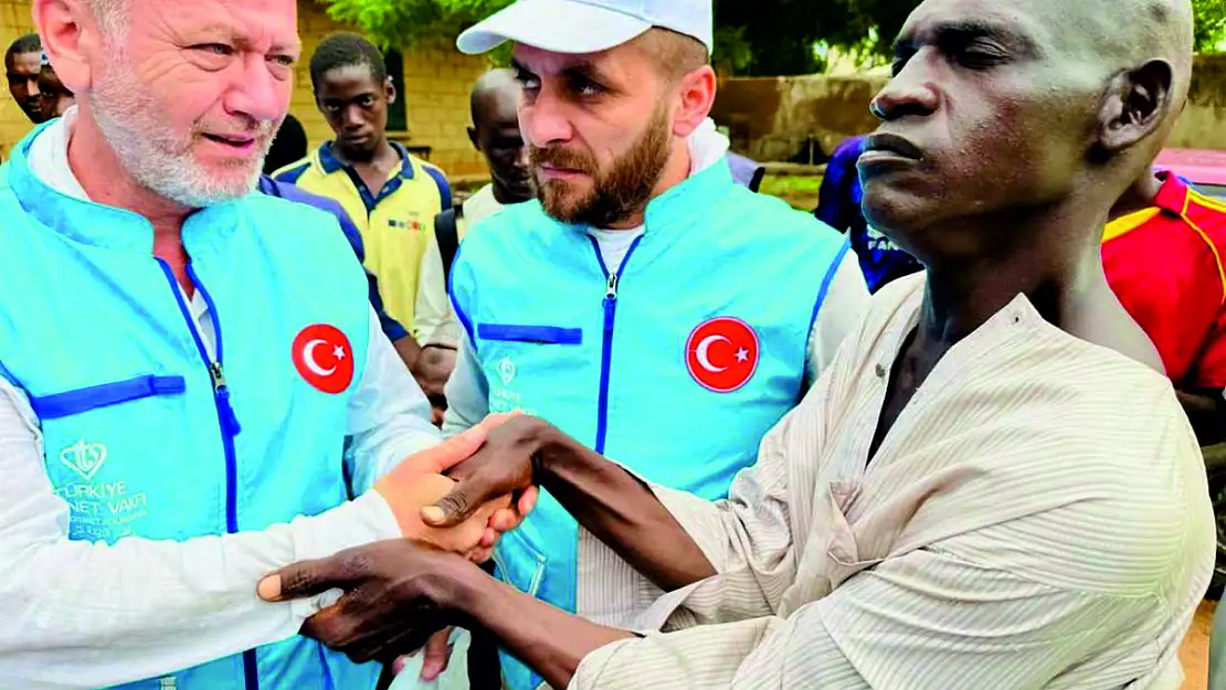 Siirtli Din Görevlisi Erkoyuncu, Nijerya'da Kurban Eti Dağıttı