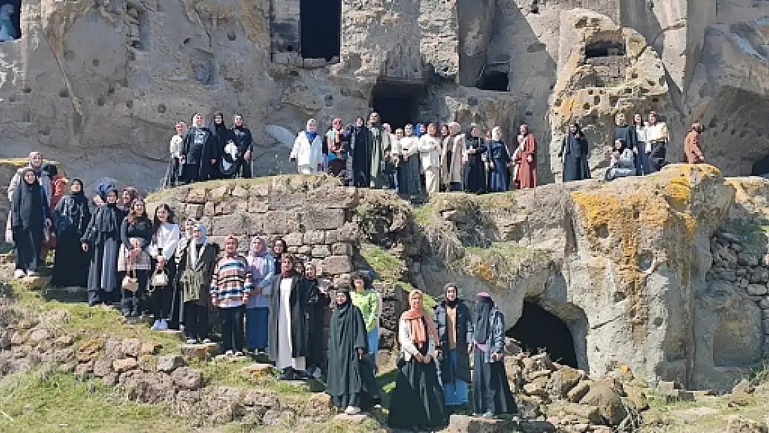Siirtli Gençler Ahlat'ta 'Ramazan Kampı'nda Buluştu