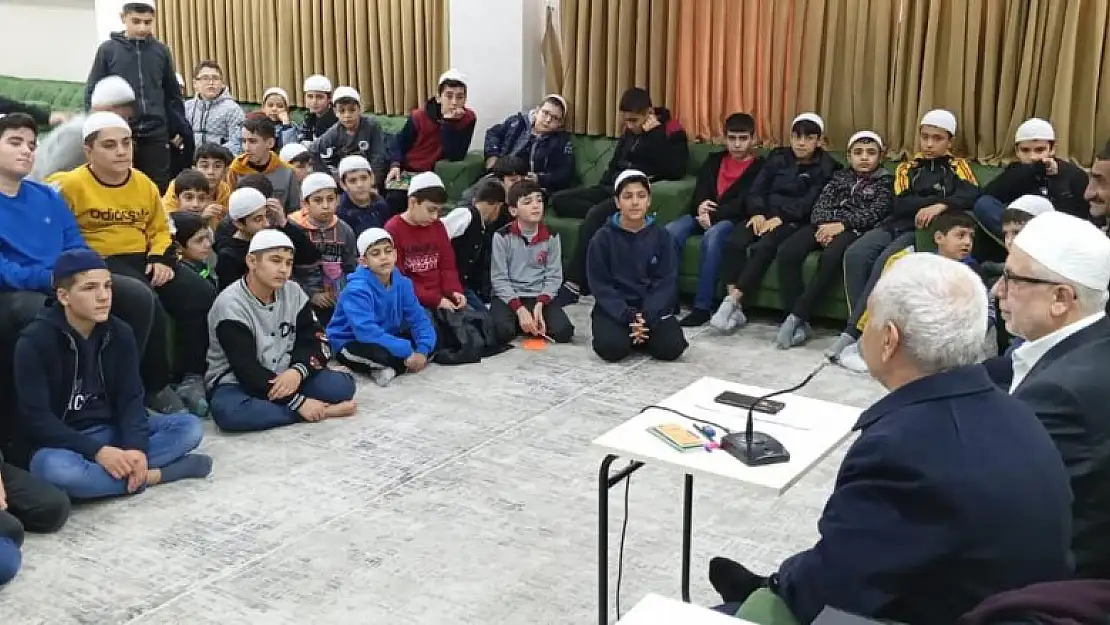 Siirtli Gençler, Mabedin Gölgesinde