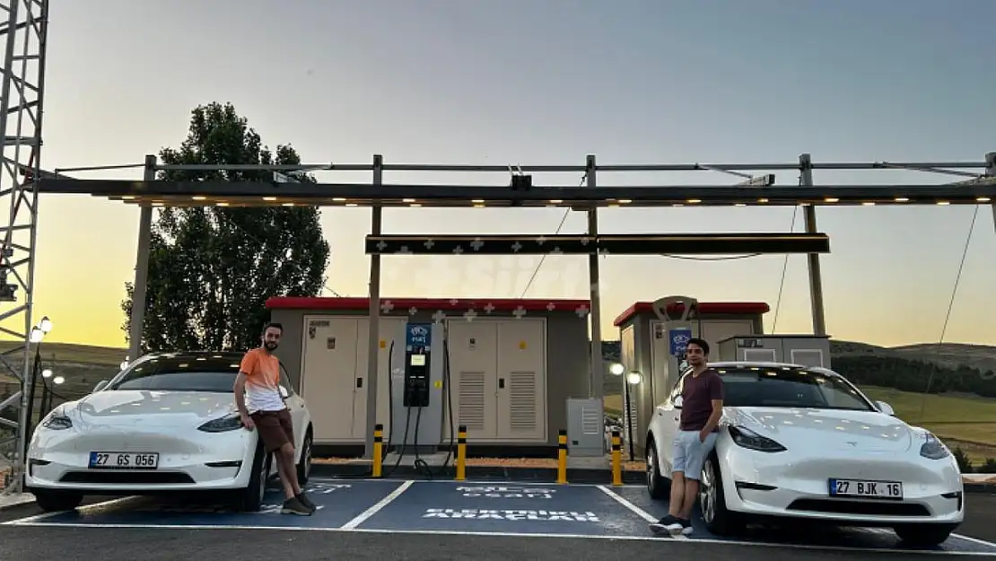 Siirtli Hemşerimiz, Türkiye'de Satılan İlk TESLA Y Model Aracı Siirt'e Getirecek