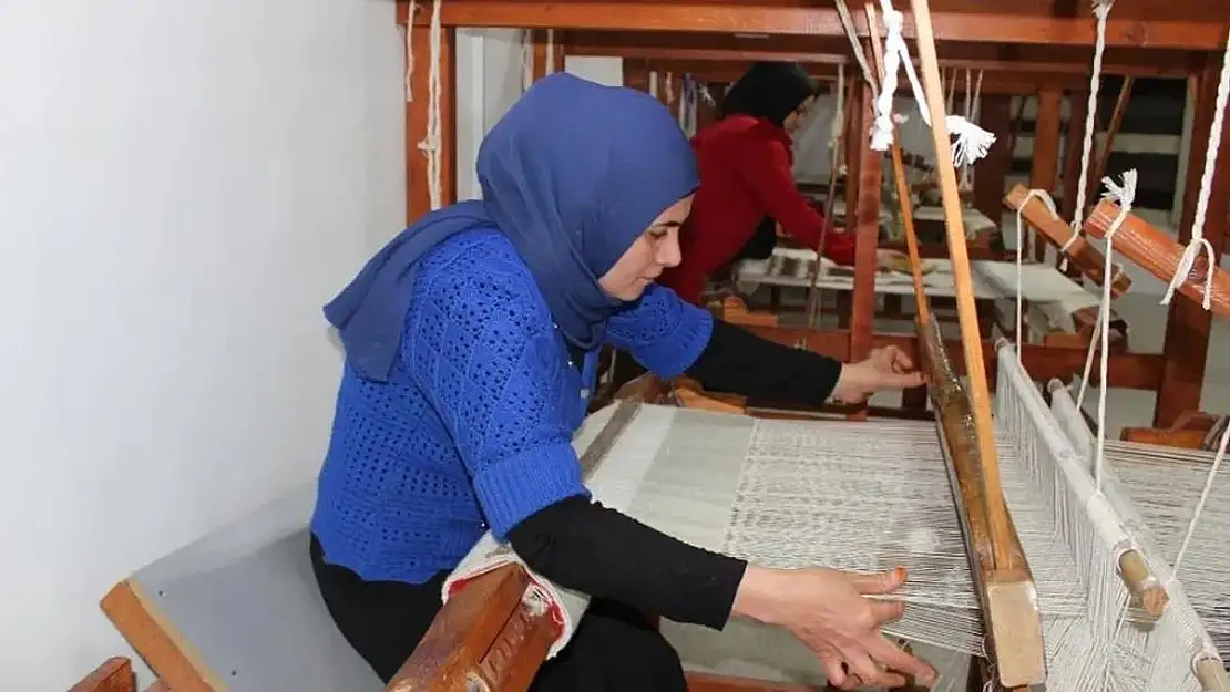 Siirtli Kadınlar Battaniye Üretiminde Söz Sahibi Oldu