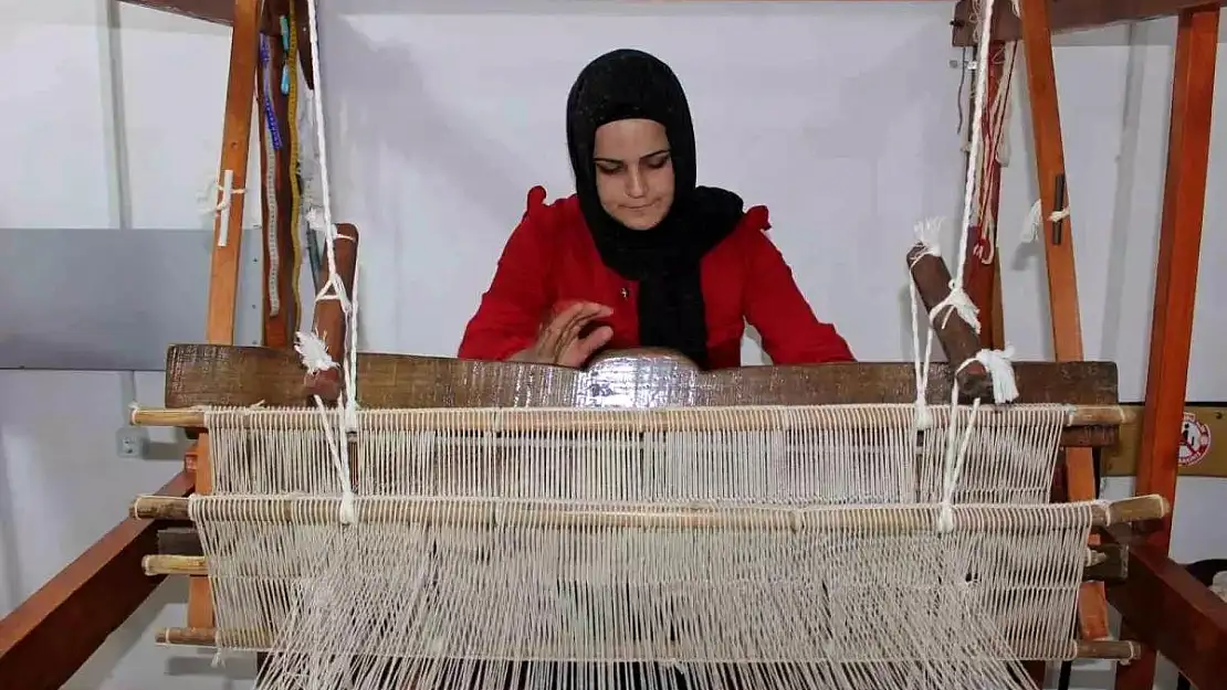 Siirtli Kadınlar Tiftik Battaniyesi Üretiminde