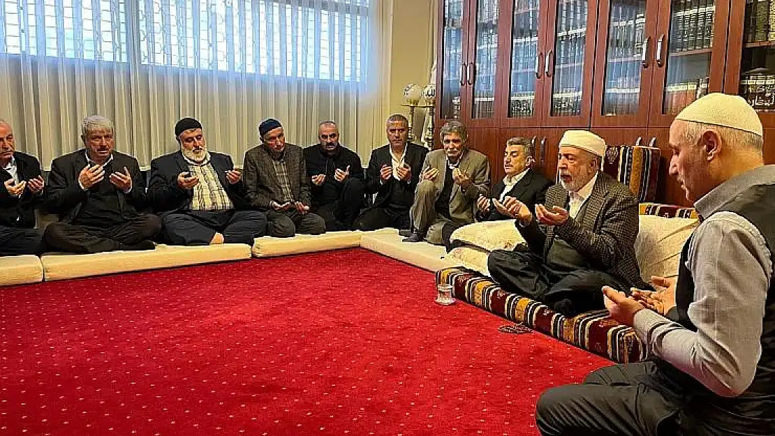 Siirtli Kanaat Önderi Bitlis'te Husumetli İki Aileyi Barıştırdı