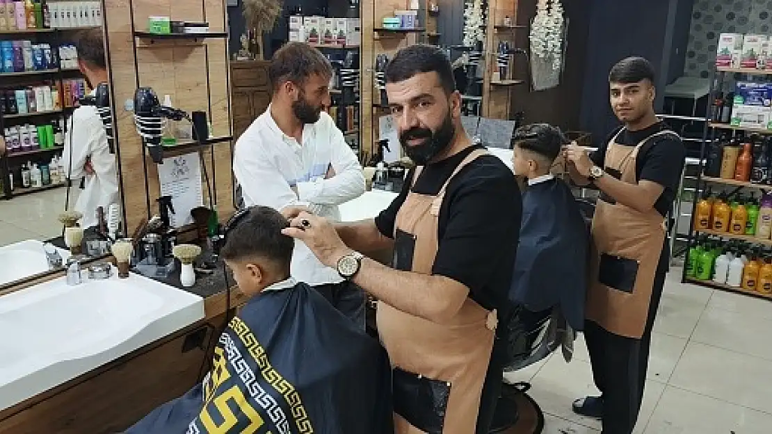 Siirtli Kuaför Metin Yardım'dan Yetim Çocuklara Anlamlı Jest