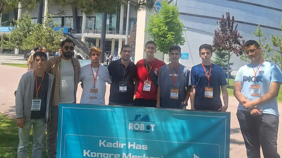 Siirtli Öğrenciler Uluslararası Robot Yarışması'nda İlimizi Temsil Etti
