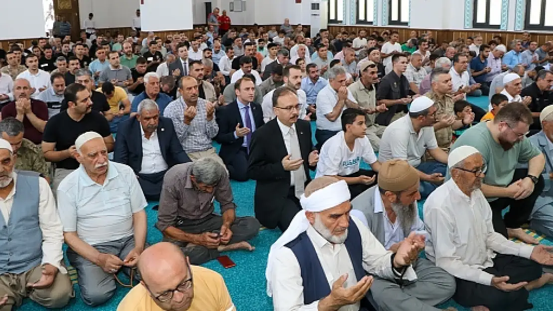 Siirt'te 15 Temmuz Şehitleri İçin Mevlidi Şerif ve Hatim Duası Okundu