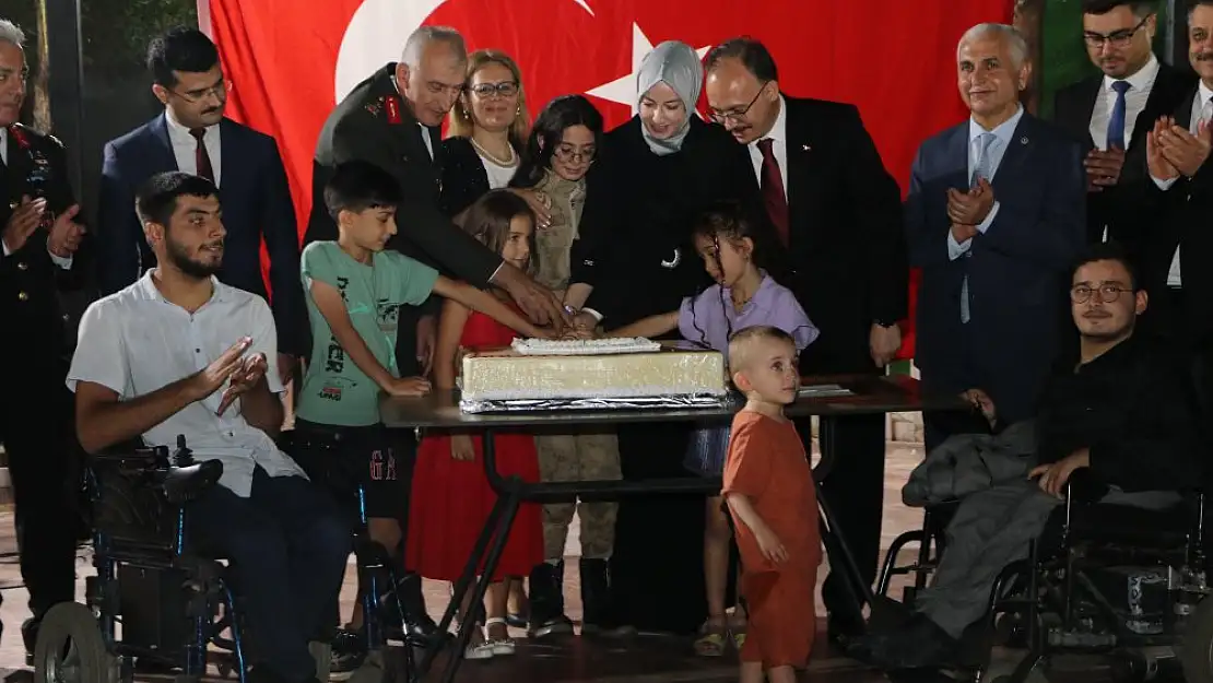Siirt'te 30 Ağustos'a Yakışır Resepsiyon: Birlik ve Beraberlik Mesajları Verildi